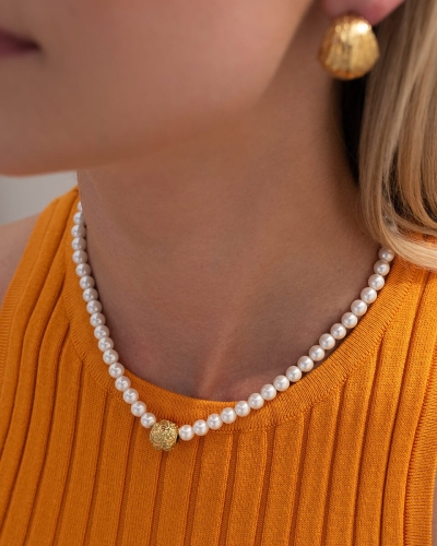 perłowy naszyjnik na wakacje