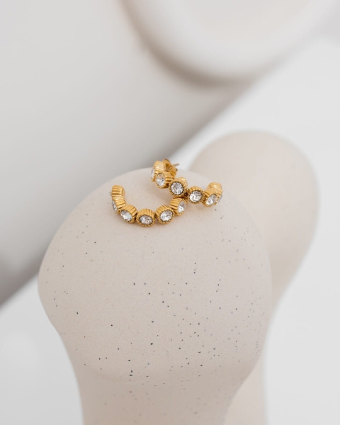 Półokrągłe kolczyki z cyrkoniami