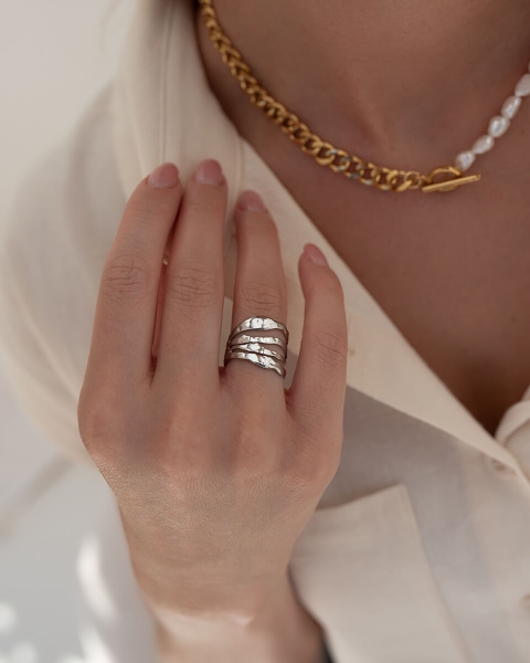 Srebrny rgulowany pierścionek na lato