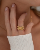 Pozłacany pierścionek na święta