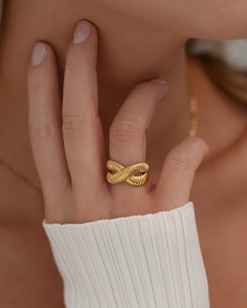 Pozłacany pierścionek na święta