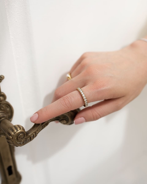 Złoty cyrkoniowy pierścionek ze stali