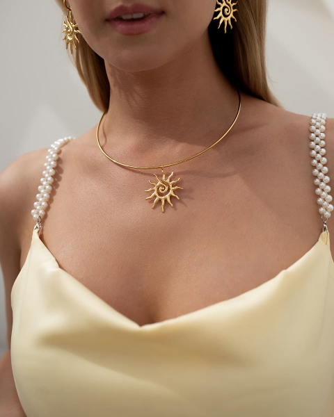 Pozłacana biżuteria z motywem słońca