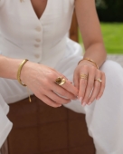 Złoty regulowany pierścionek z kamieniem