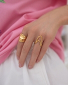 Złoty pierścionek ze stali na prezent