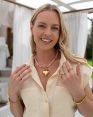 Naszyjnik z naturalnych kamieni ze złotą zawieszką na prezent