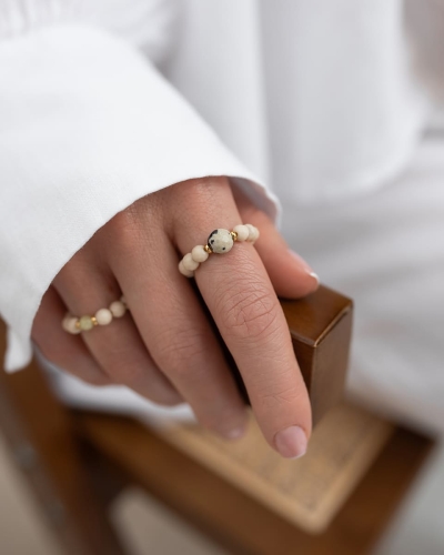 Pierścionek z kamieni rzecznych i jaspisu dalmatyńskiego