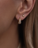 Błyszczące kolczyki z gęsto osadzonymi cyrkoniami, lekkie i bardzo komfortowe w noszeniu