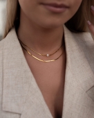 Elegancki naszyjnik dwurzędowy z naturalną perłą jako centralnym akcentem