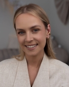 Delikatne złote kolczyki 316L o rzeźbionej, wypukłej formie