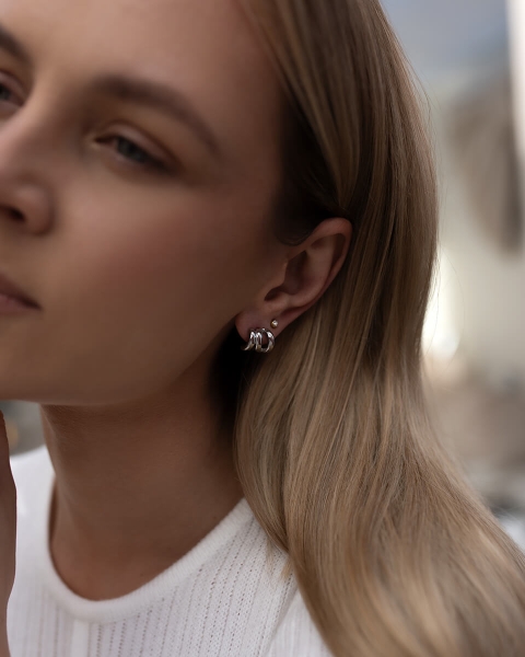 Srebrne kolczyki ze stali w lekkiej, wielorzędowej konstrukcji