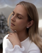 Srebrne kolczyki ze stali z trzema gładkimi, równoległymi segmentami