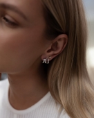 Srebrne kolczyki ze stali o lustrzanym, jednolitym wykończeniu