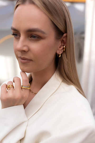 Złote kolczyki ze stali w smukłym, okrągłym kształcie basic