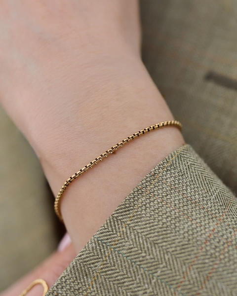Delikatna złota bransoletka ze stali
