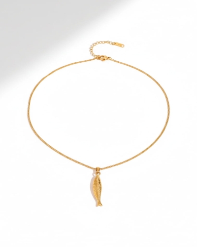 Złoty naszyjnik z rybką ze stali na prezent