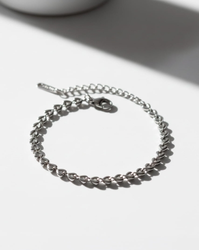 Srebrna bransoletka z serduszkami ze stali na prezent