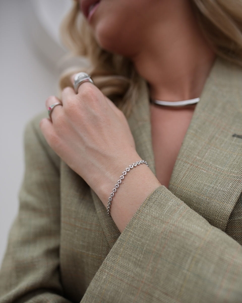 Srebrna bransoletka z serduszkami ze stali pinterest