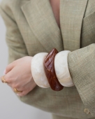 Szeroka kremowa bransoletka obręcz na lato