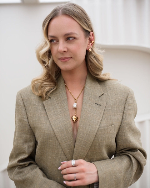 Złoty naszyjnik z sercem i imitacją perły ze stali na prezent