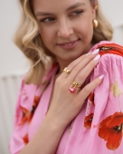 Złoty pierścionek z czerwony sercem