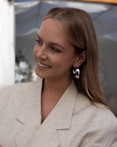 Srebrne kolczyki koła ze stali o minimalistycznym charakterze basic