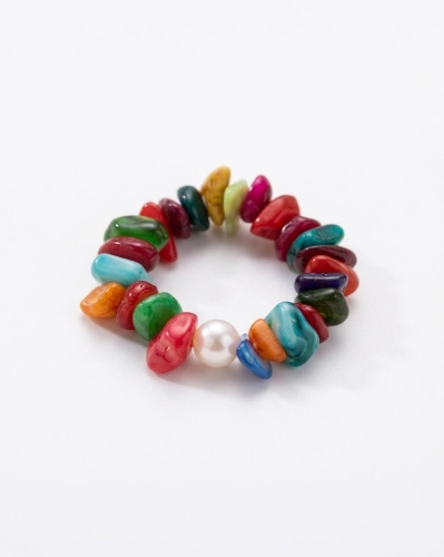 Kolorowy pierścionek z masy perłowej na prezent