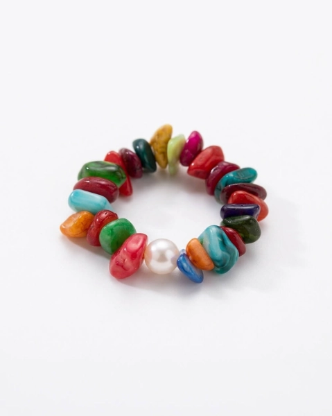 Kolorowy pierścionek z masy perłowej na prezent