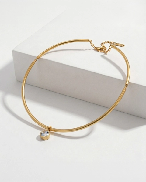 Złoty sztywny choker z cyrkonią ze stali Pinterest