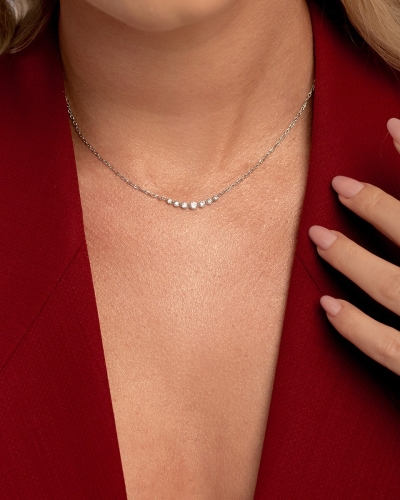 elegancka biżuteria ze stali chirurgicznej z modnym charakterem.jpeg