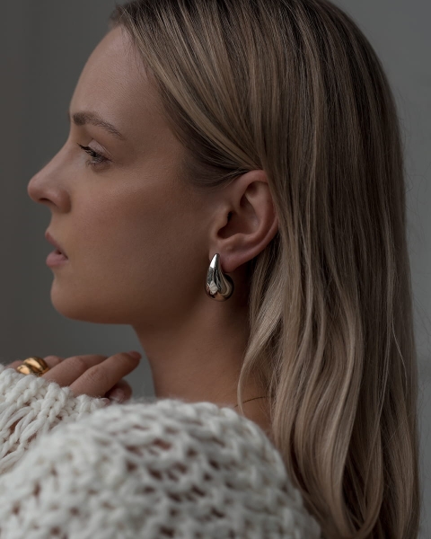 Łezki kolczyki ze stali nierdzewnej sztyfty modowe monochromatyczne wakacyjne na wakacje do pracy do biura idealne